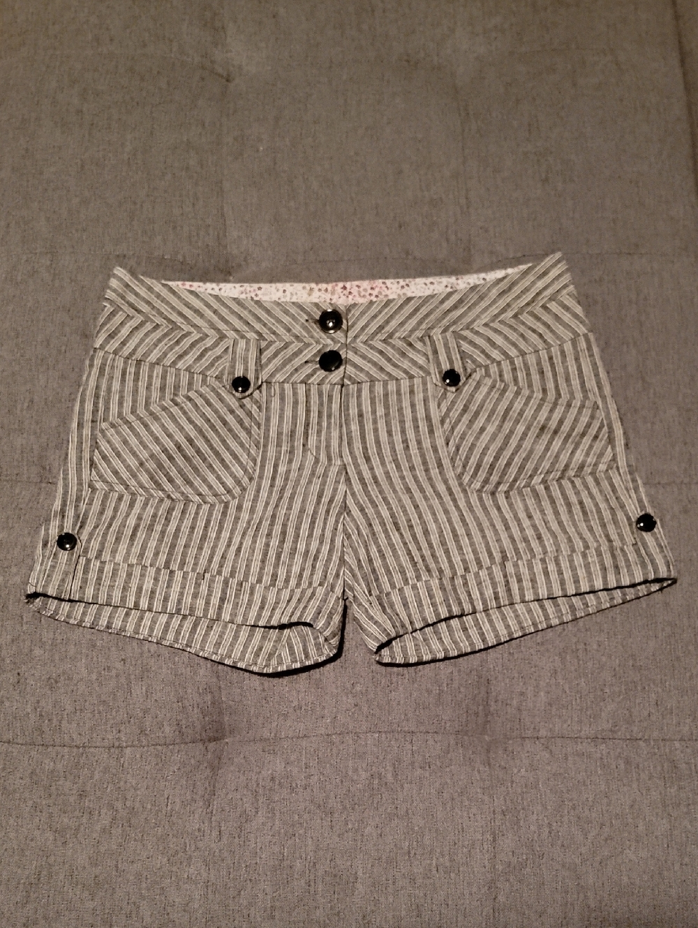 Daytrip Gray Striped Shorts Sz 5